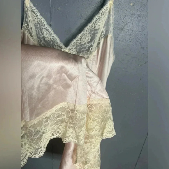 Vintage Pink Lace Slip, Size 36 (Medium) - Picture 4 of 6